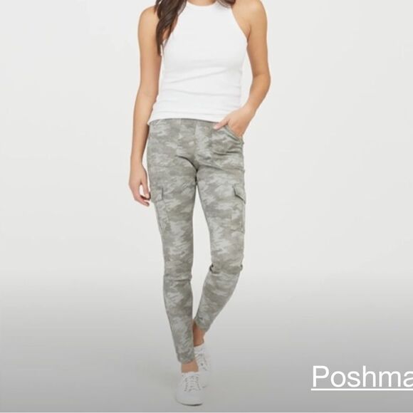 SPANX Stretch Twill Ankle Cargo Pant Leggings in Gray Camouflage Size XS NWT - Picture 1 of 5